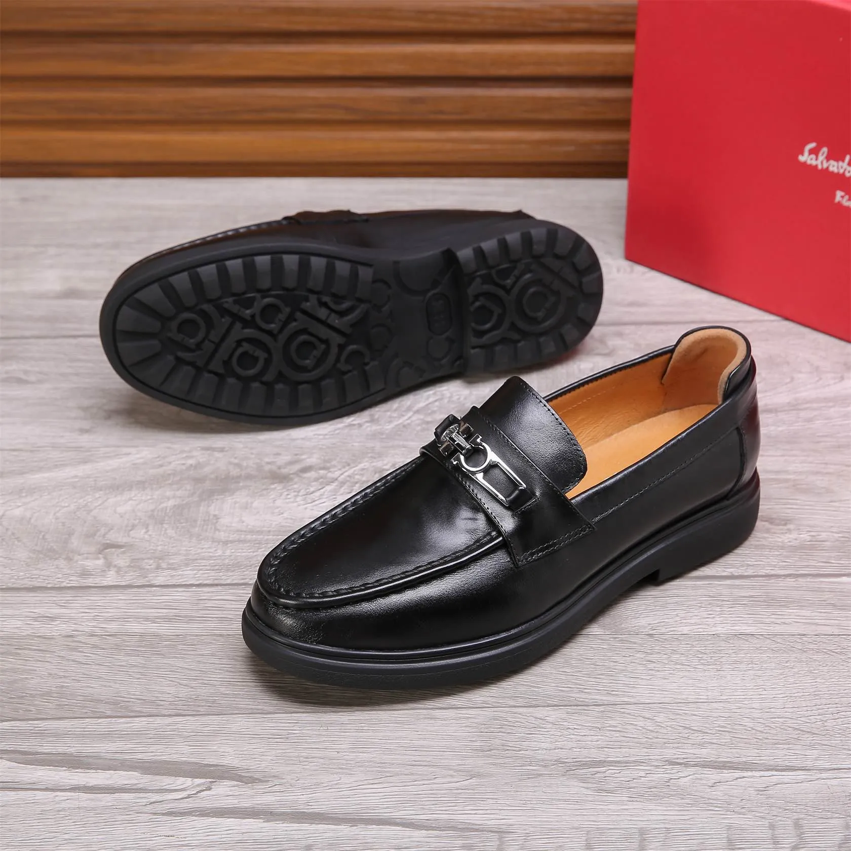 Men's shoes 💰460 🕷🕷🐂【Ferragamo】Ferragamo Popular fashionable casual shoes🇨🇳Official website counter 1:1 production, original mold opening💯Good quality visible, imported high-end first-layer waxed calfskin, water-dyed🐂leather lining🌿very clear texture, high-quality waterproof, non-slip and wear-resistant outsole🎋high quality and low price, truly handmade🍓Black optional! Code number 38-44 (45-46 customized)......